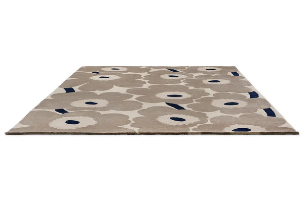 Full perspective view of the Marimekko Unikko wool floor rug in Greige colour