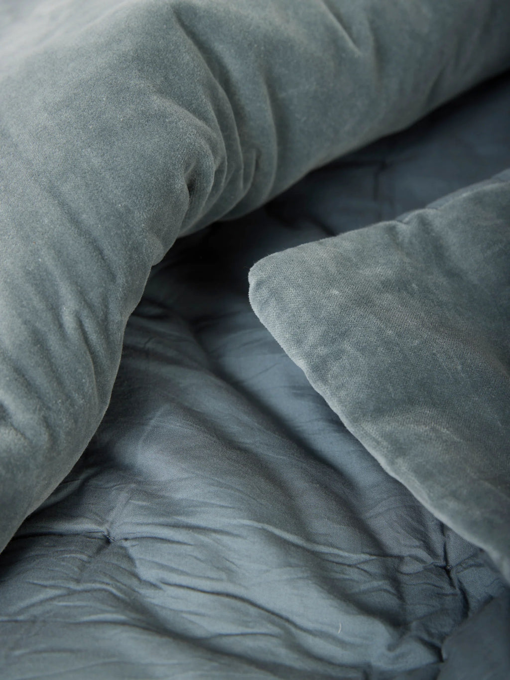 Città Cotton Velvet Quilt in Cod, showing its quilted channels and velvet surface