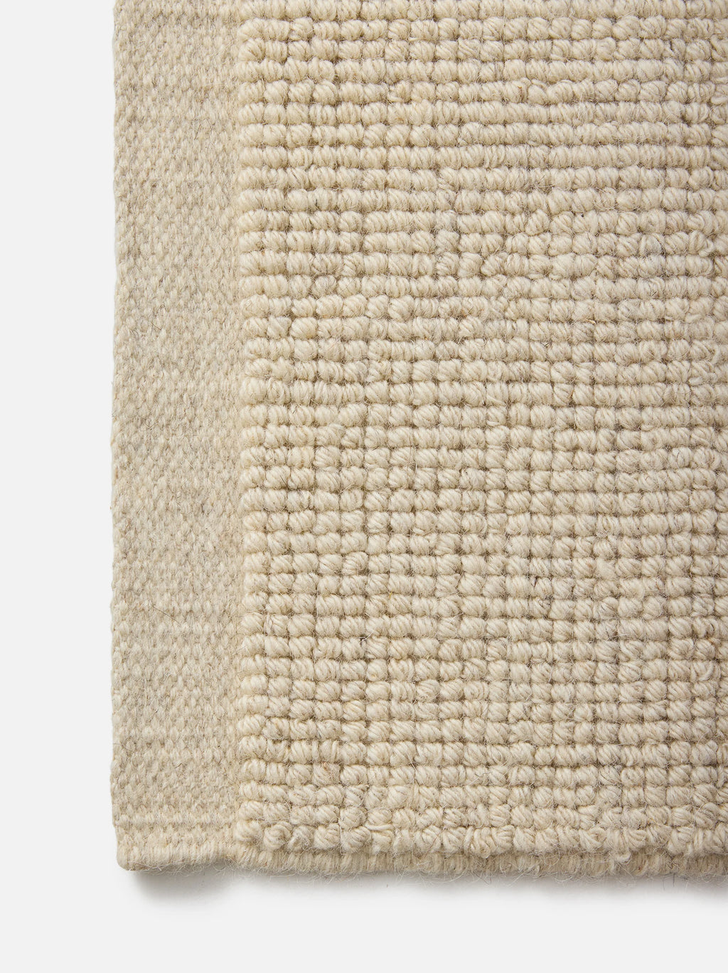 Città Joni Wool Mat in Oatmeal, close view of the popcorn-style woven texture.