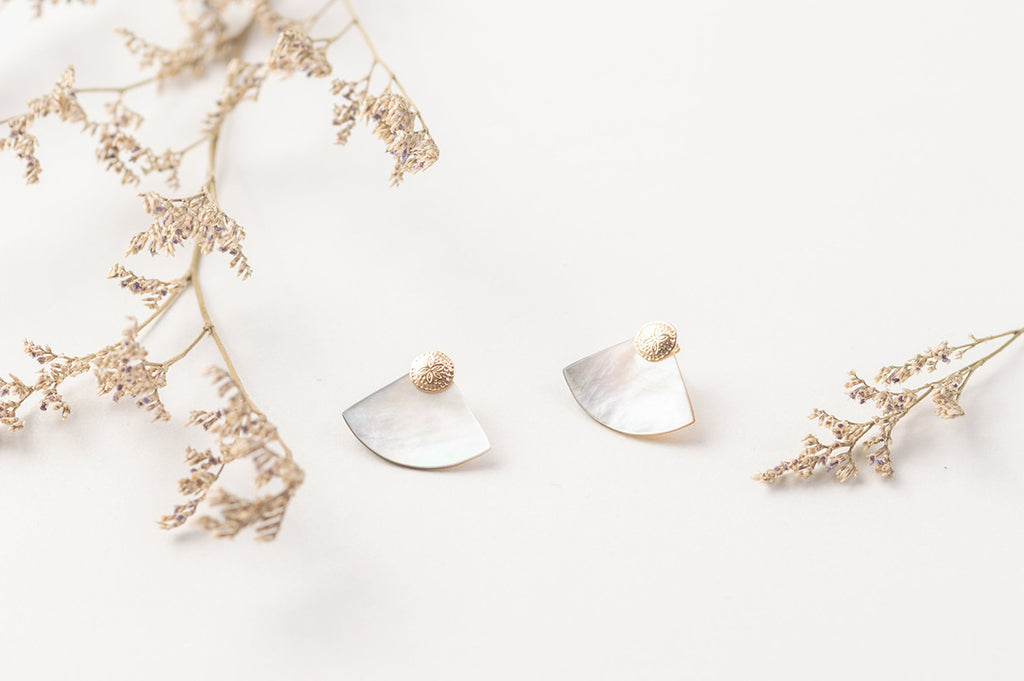 Another picture of the shifting light in these gorgeous, sophisticated nature-inspired mother of pearl and yellow gold stud, butterfly-backed earrings. 